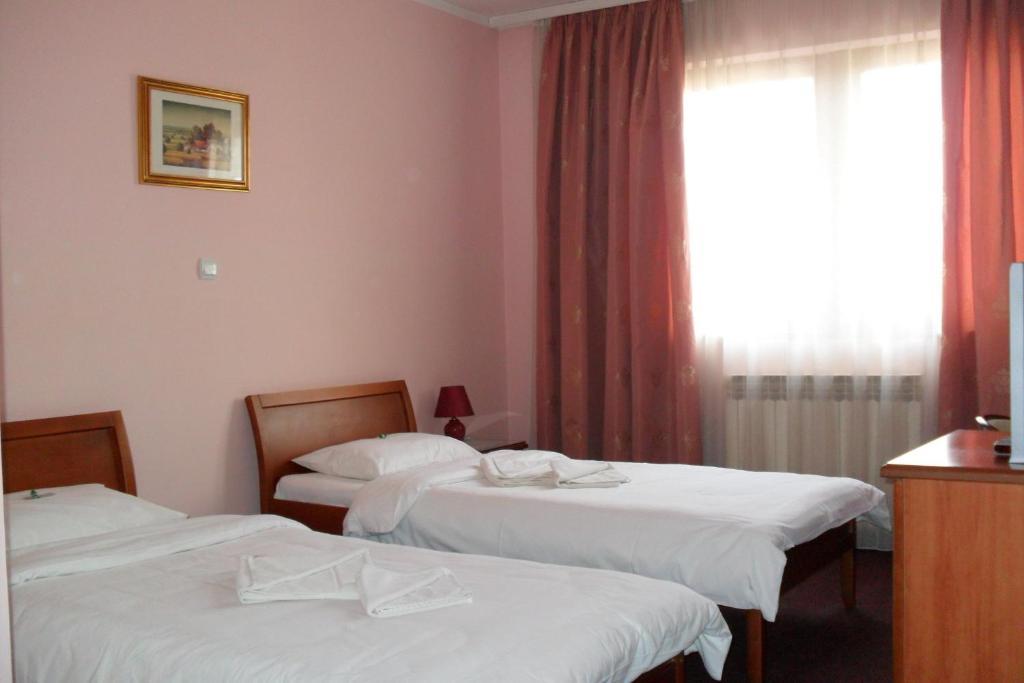 Hotel Vila Sunce Стара Пазова Стая снимка
